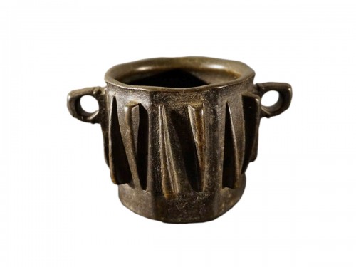 Islamic bronze mortar. Spain, XIIIth-XIVth century