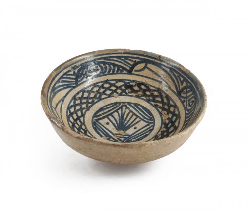 Hispano-moresque bowl with blue decoration, Paterna-Manises circa 1400