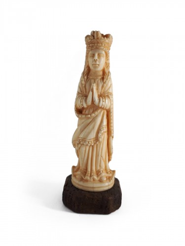 Indo-Portuguese miniature ivory figure of the Virgin, Goa, mid-XVIIIth cent