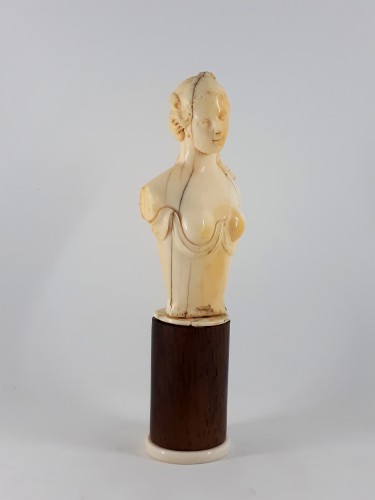 Ariane, buste en ivoire, Dieppe XVIIIe siècle - Objets de Vitrine Style Louis XVI