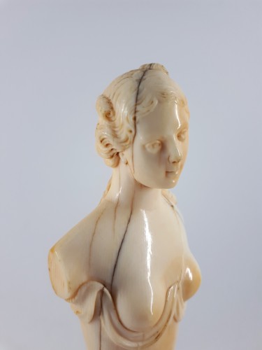 Objects of Vertu  - Ariadne, ivory bust, Dieppe, XVIIIth century