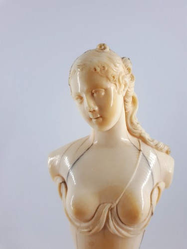 Ariane, buste en ivoire, Dieppe XVIIIe siècle - Louis XVI