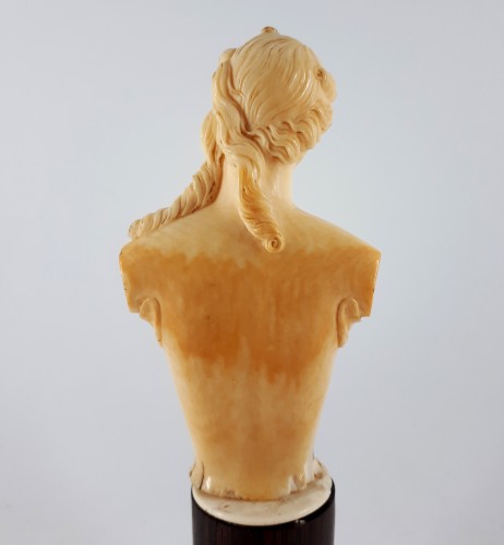 Antiquités - Ariadne, ivory bust, Dieppe, XVIIIth century