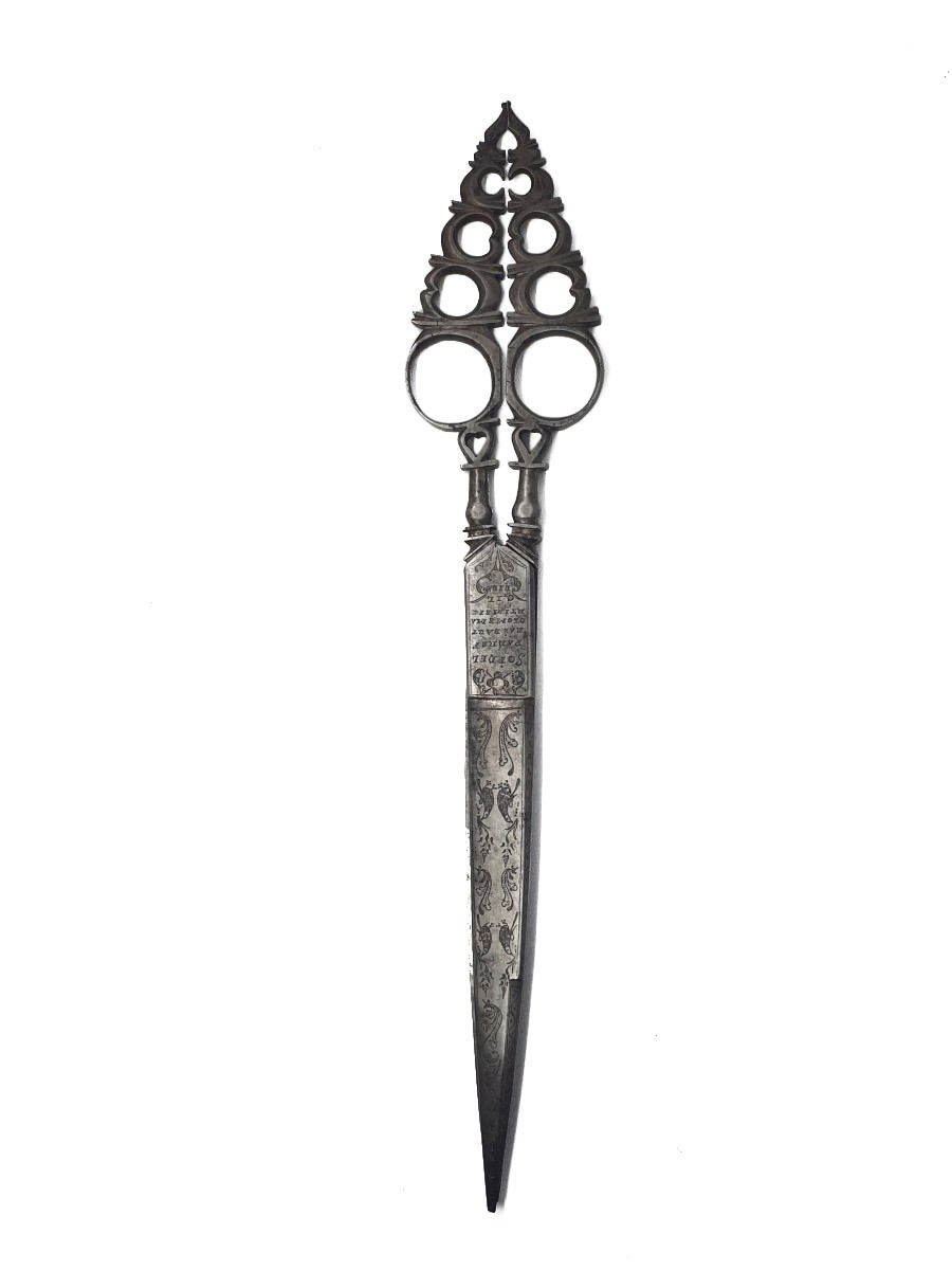 Spanish desk scissors in wrought and engraved iron, dated 1781 - Ref.74804