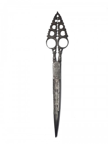 Spanish desk scissors in wrought and engraved iron, dated 1781