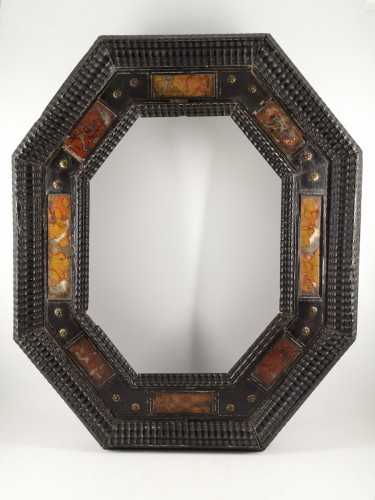 Antiquités - Octagonal frame with pietra dura decoration, Italy, XVIIth century