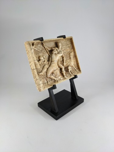 Vénus et Adonis, plaque en ivoire d'après Titien, 17e siècle - Galerie Noël Ribes