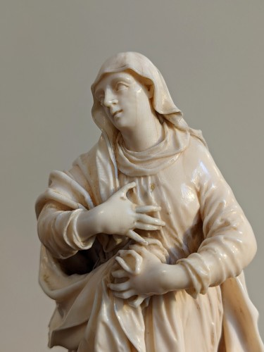 Vierge en ivoire, 17e siècle - Galerie Noël Ribes