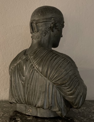 XIXe siècle - Buste de Heniokhos (Aurige)  en stuc avec une patine bronze