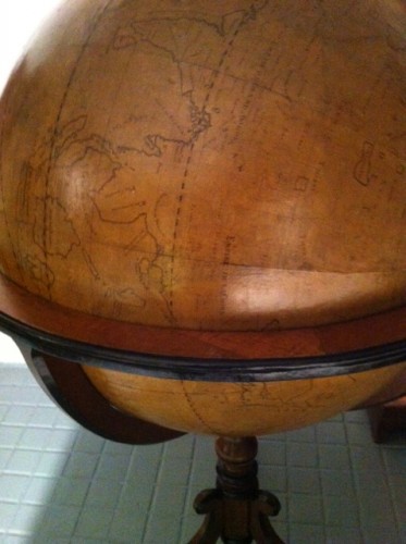 Antiquités - Globe terrestre 1ère moitié du 18e siècle
