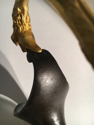 Antiquités - Paire d'aiguières en bronze, modèle de Ravrio