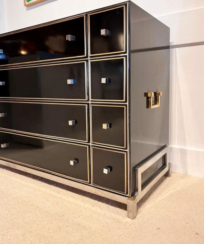 Michel Pigneres, commode en  laiton, acier chromé et formica noir vers 1970 - 