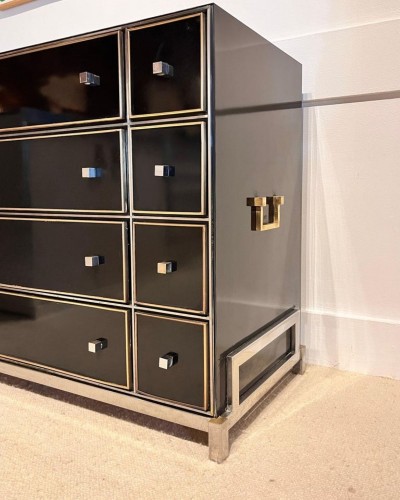 Antiquités - Michel Pigneres, commode en  laiton, acier chromé et formica noir vers 1970