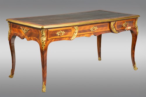 French Louis XV Bureau plat - Furniture Style 