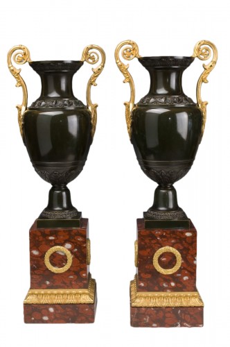 Vases en bronze patiné et doré, France époque Restauration