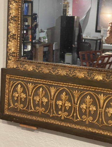 Miroirs, Trumeaux  - Miroir en bois sculpté peint et doré de style néoclassique