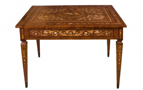 Table in marquetry of different woods, bone and mother of pearl