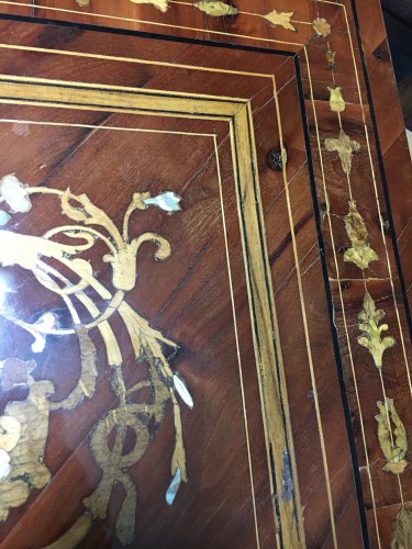 Furniture  - Table in marquetry of different woods, bone and mother of pearl