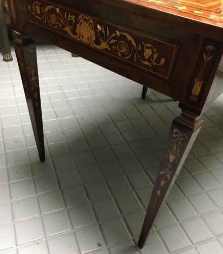 Table in marquetry of different woods, bone and mother of pearl - 