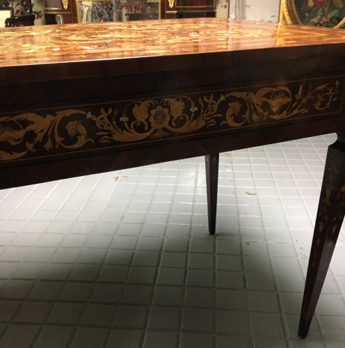  - Table in marquetry of different woods, bone and mother of pearl