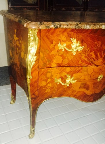 Antiquités - A Louis XV commode stamped René Dubois