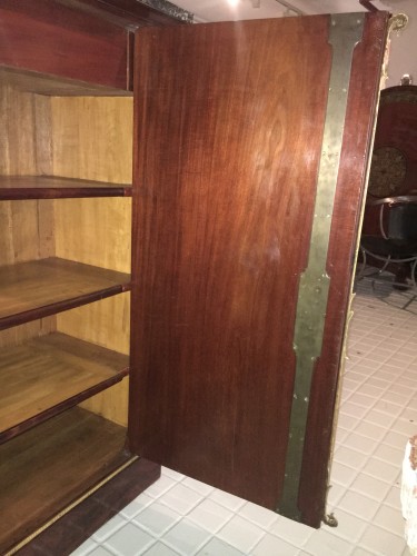 Meuble à hauteur d'appui en ecajou d'époque Empire - Ramón Portuondo