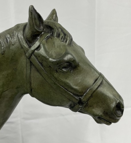 Horse in bronze with green patina signed and dated in the base M. de Mathelin 1900 - Sculpture Style 