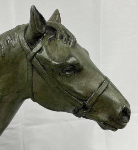 Cheval en bronze à patine verte signé et daté dans la base M. de Mathelin 1900 - Sculpture Style 