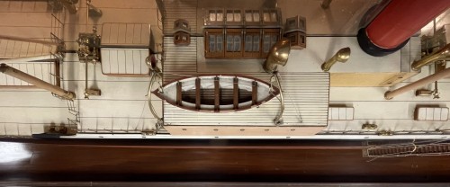 XXe siècle - Maquette de bateau "CALDY LIGHT" en demi coque