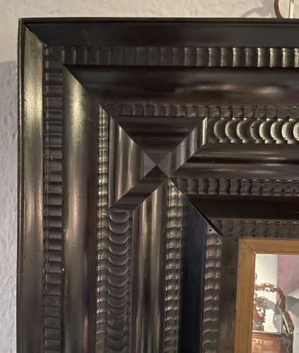 Miroir Hollandais en bois plaqué et noirci, travail qualité musée XVIIe siècle - 
