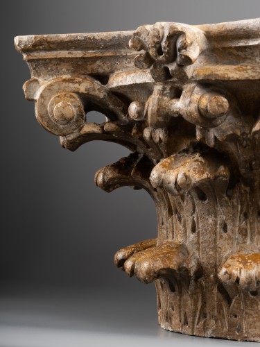 Antiquités - Chapiteau corinthien en marbre - XVIe siècle