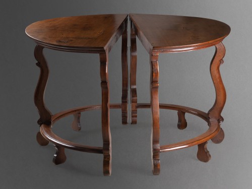 Mobilier Table & Guéridon - Paire de consoles en demi-lune formant une table ronde - Italie  XVIIe siècle