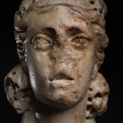 XIe au XVe siècle - Tête de vertu en marbre - Italie (Sienne) XIVe siècle