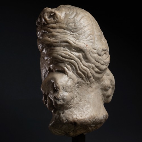 Middle age - Head of virtue in marble - Italy (Siena) XIVth century