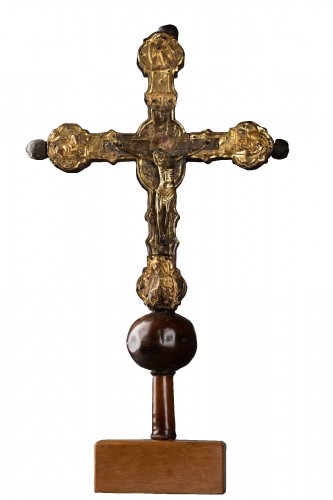 Croix processionnelle en bois et laiton doré - Lombardie, Italie vers 1400
