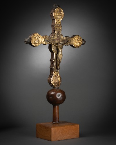 Antiquités - Croix processionnelle en bois et laiton doré - Lombardie, Italie vers 1400