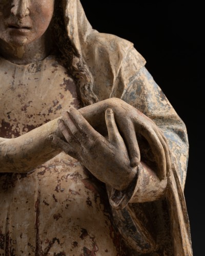 Antiquités - Vierge de pitié en pierre polychrome - France premier quart du XVIe siècle