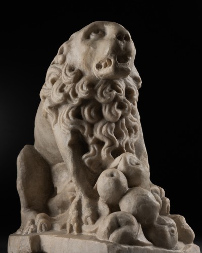 Sculpture  -  Lion, element of a recumbent figure  Marble - France 14th century