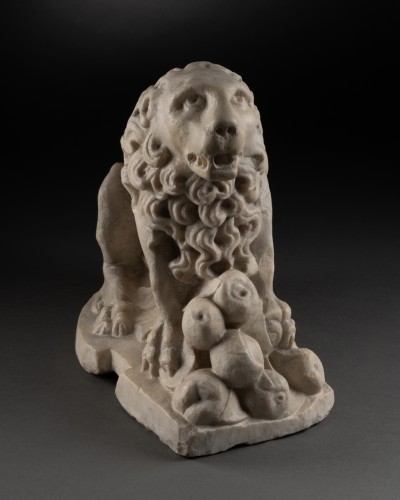 Antiquités -  Lion, element of a recumbent figure  Marble - France 14th century