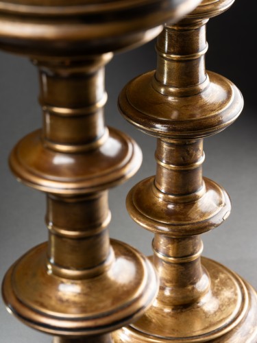 Paire de bougeoirs en bronze - Europe centrale - vers 1500 - Galerie Alexandre Piatti