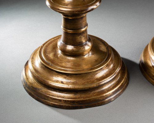 Antiquités - Paire de bougeoirs en bronze - Europe centrale - vers 1500