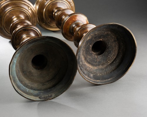 Antiquités - Paire de bougeoirs en bronze - Europe centrale - vers 1500