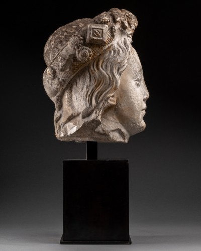 Tête de femme couronnée en pierre - France XIVe siècle - Galerie Alexandre Piatti