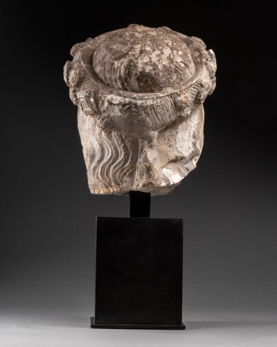 Crowned stone head of a woman - France 14th century - Middle age