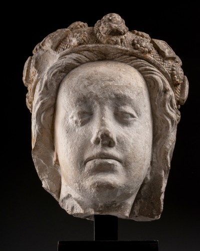 Antiquités - Tête de femme couronnée en pierre - France XIVe siècle