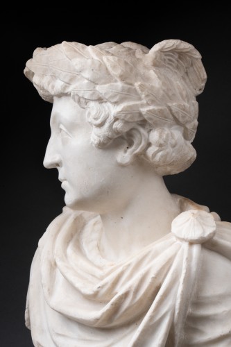 Buste en marbre représentant le dieu Hermès - Italie XVIIe siècle - Galerie Alexandre Piatti