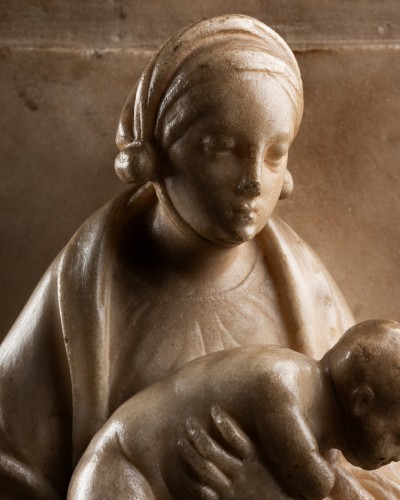 Bas-relief en marbre représentant la Vierge à l’enfant - Italie XVIe siècle - Galerie Alexandre Piatti