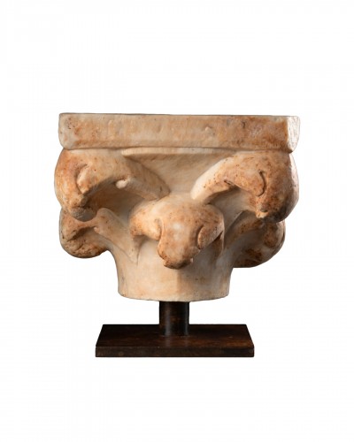 Marble capital with hooks - Italy14th century