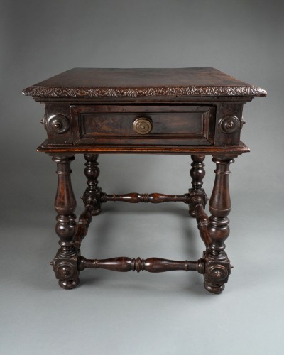 Mobilier Table & Guéridon - Petite table en noyer - Italie du nord XVIe siècle