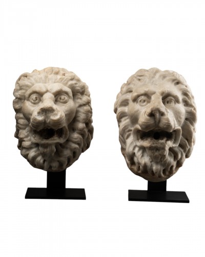 Marble lion heads - Italy 16th century